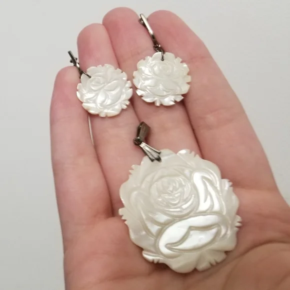 Beauties: vtg mother of pearl earrings & pendant, VGUC - Picture 3 of 11